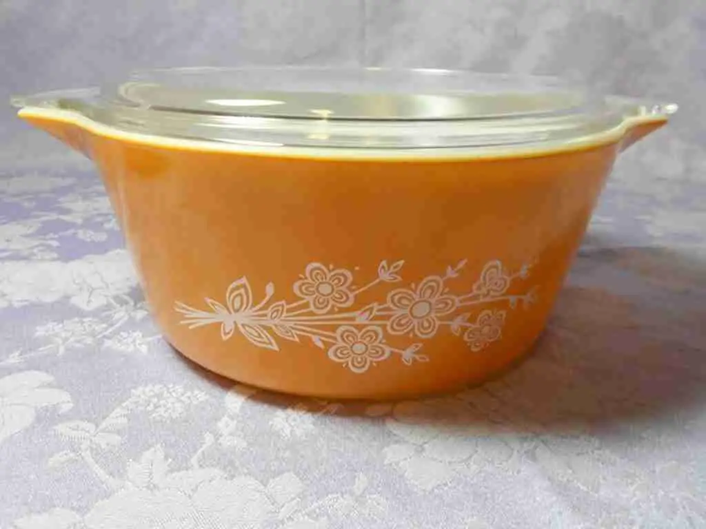 vintage pyrex butterfly gold casserole dish with Lid 